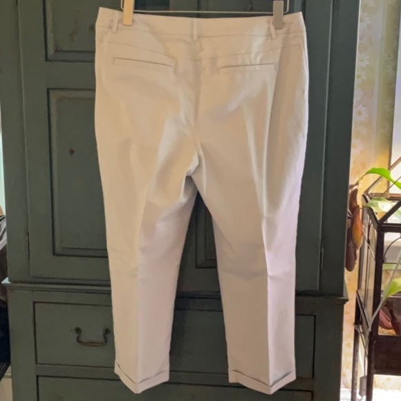 NWOT Light Gray Chicos So Sliming Crops size 2.5 - Picture 2 of 9
